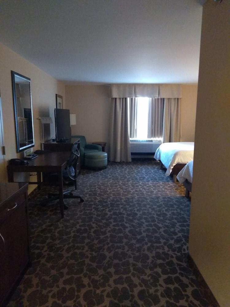 Hilton Garden Inn Charlotte/Concord Exterior photo