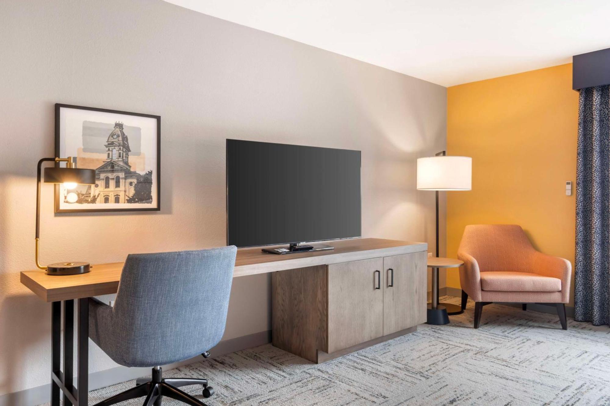 Hilton Garden Inn Charlotte/Concord Exterior photo