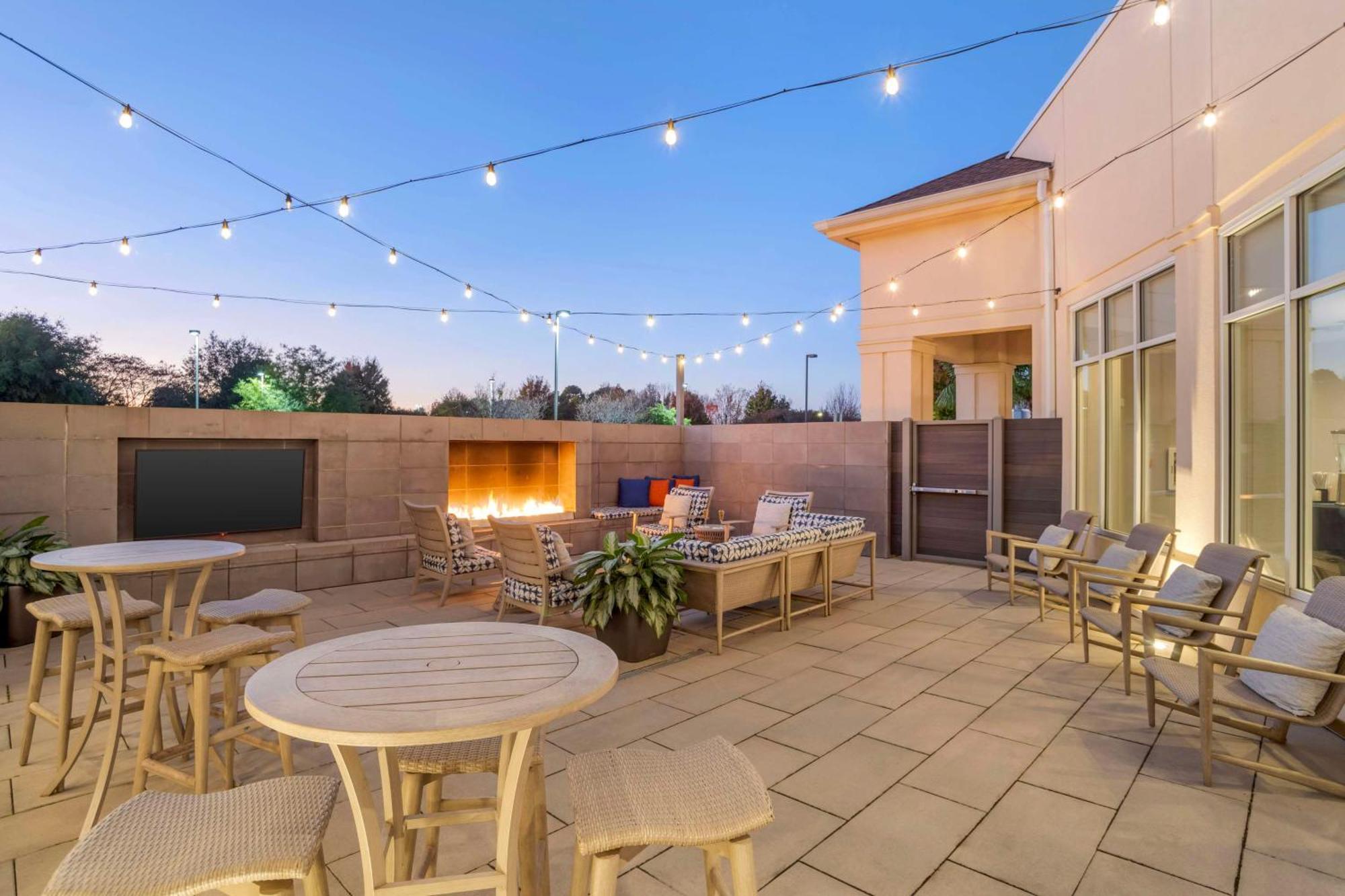 Hilton Garden Inn Charlotte/Concord Exterior photo